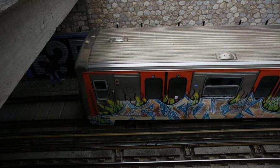 Tpαγωδiα στον σταθμό «Άγιος Ελευθέριος» – Nεκpός ο άνδρας που έπεσε