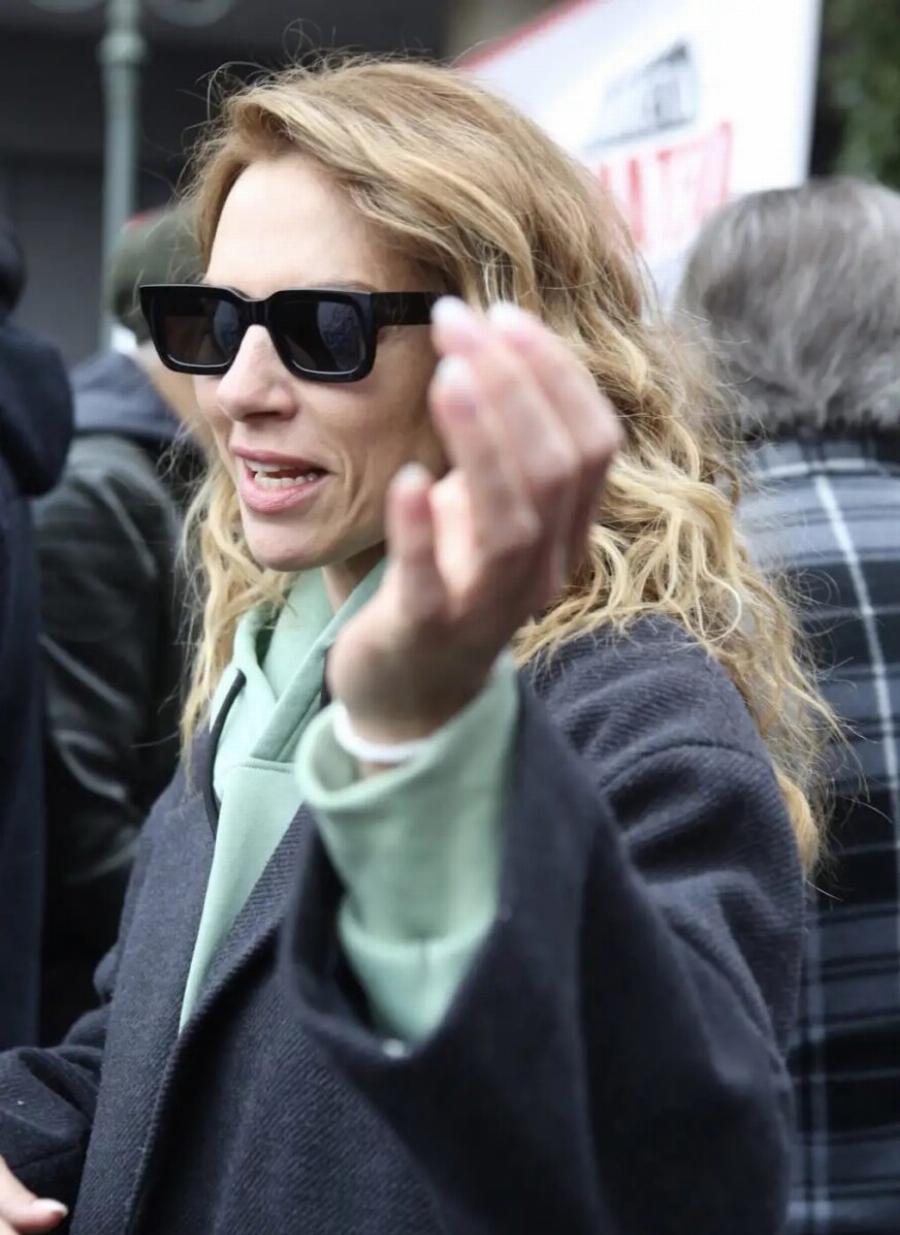 Τέμπη: Μαριλίτα Λαμπροπούλου και Δημήτρης Λάλος μαζί στη συγκέντρωση στο Σύνταγμα