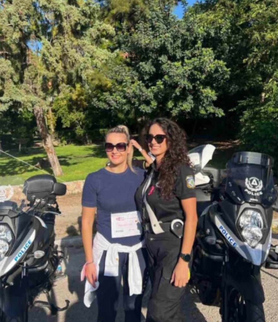 Ποια είναι στην πραγματικότητα η Κωνσταντία Δημογλίδου: Η «κρυφή» ζωή της εντυπωσιακής εκπροσώπου Τύπου της ΕΛΑΣ