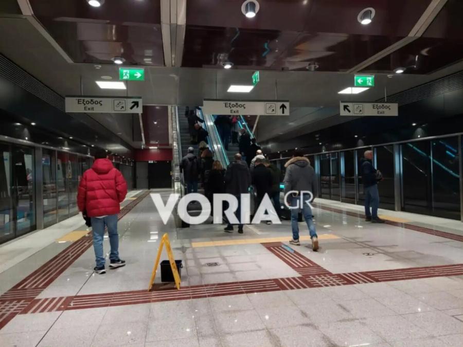 Μετρό Θεσσαλονίκης: Εγκαίνια με κουβάδες – Έσταζε η οροφή