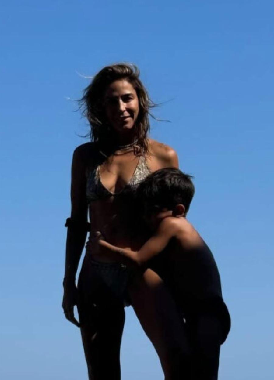 Είναι γεμάτη τατουάζ και δεν της φαίνεται: Η Παπουτσάκη ανέβασε φώτο με μπικίνι κ όλοι μετράνε τατουάζ