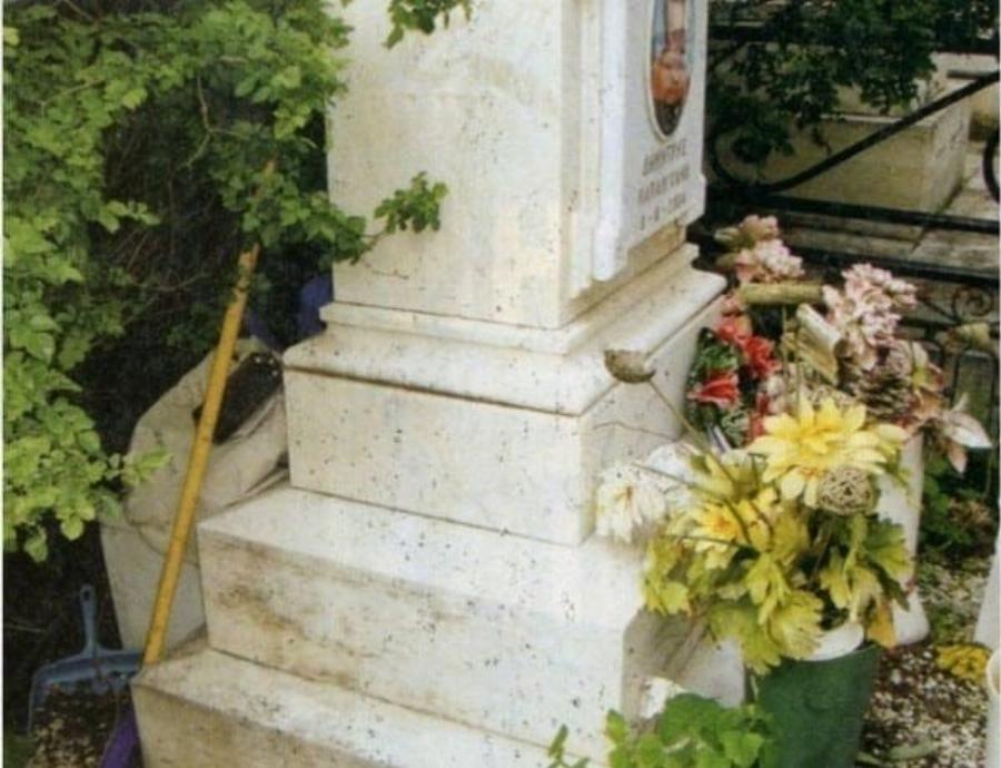 “Παράτησαν τον τάφο στο έλεος”: Στη φόρα φωτογραφίες από το μνήμα του Δημήτρη Παπαμιχαήλ, εικόνες εγκατάλειψης