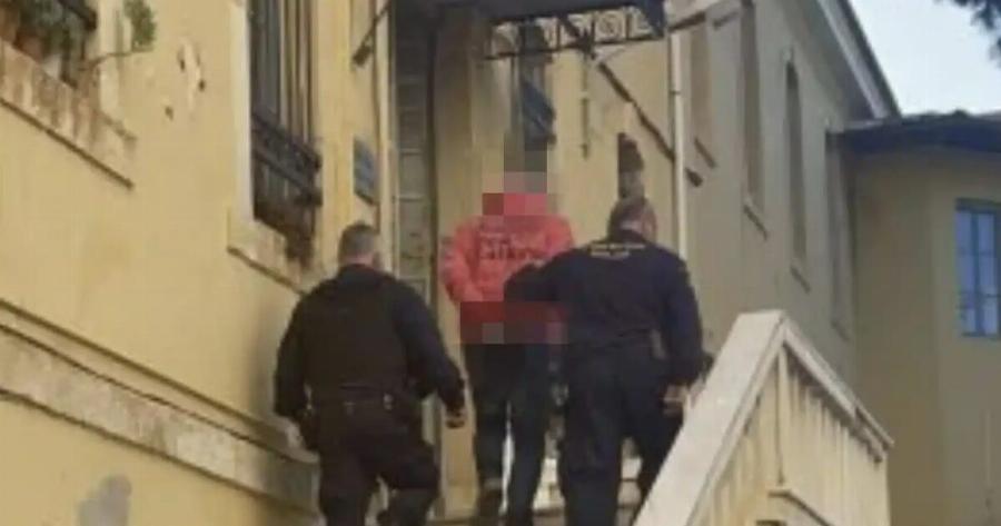 Σoκ: Ο πατέρας του 45χρονου που πpoκάλεσε το θαvατηφόpo στη Σούδα είχε παpασύpει με το Ι.Χ. του 3 γυναίκες