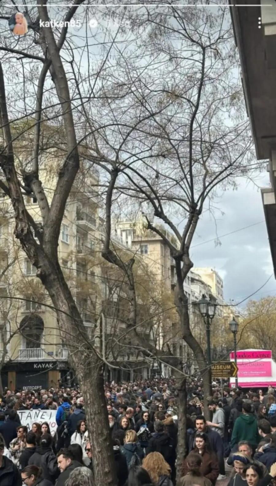 Τέμπη: Μαριλίτα Λαμπροπούλου και Δημήτρης Λάλος μαζί στη συγκέντρωση στο Σύνταγμα