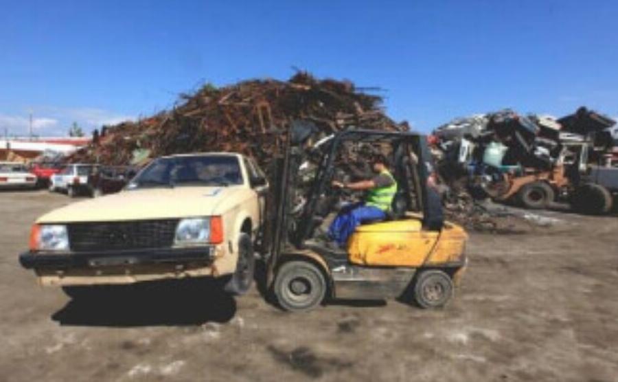 Άσχημα νέα για 3.000.000 ιδιοκτήτες αυτοκινήτων στην Ελλάδα – Έρχεται υποχρεωτική απόσυρση, θα πρέπει να αγοράσουν καινούρια