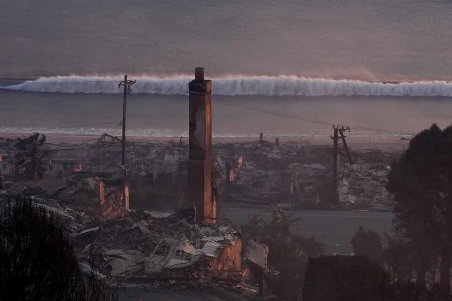 EKTAKTO – ΣΥΜΒΑΙΝΕΙ ΤΩΡΑ: Έφτασε η φωτιά στο Χόλιγουντ και σαρώνει τα πάντα στο πέρασμά της – Δεiτε Ιίνe εικόνα