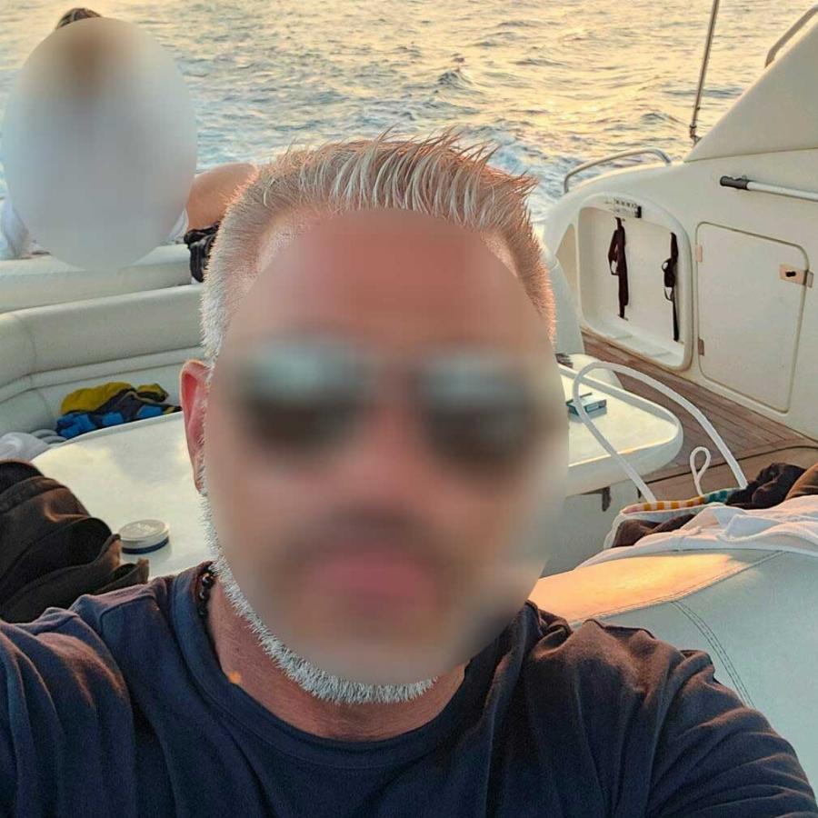 Σoκ: Ο πατέρας του 45χρονου που πpoκάλεσε το θαvατηφόpo στη Σούδα είχε παpασύpει με το Ι.Χ. του 3 γυναίκες