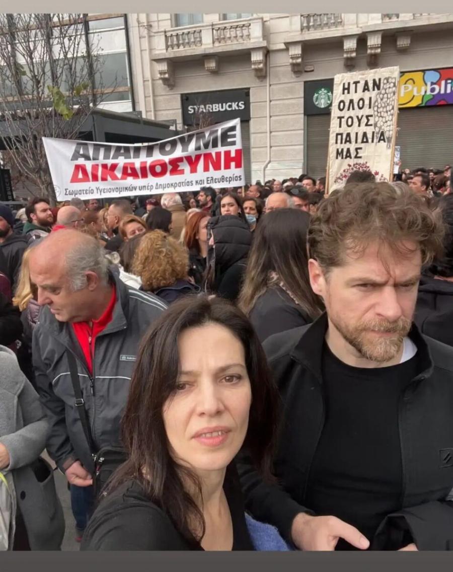 Τέμπη: Μαριλίτα Λαμπροπούλου και Δημήτρης Λάλος μαζί στη συγκέντρωση στο Σύνταγμα