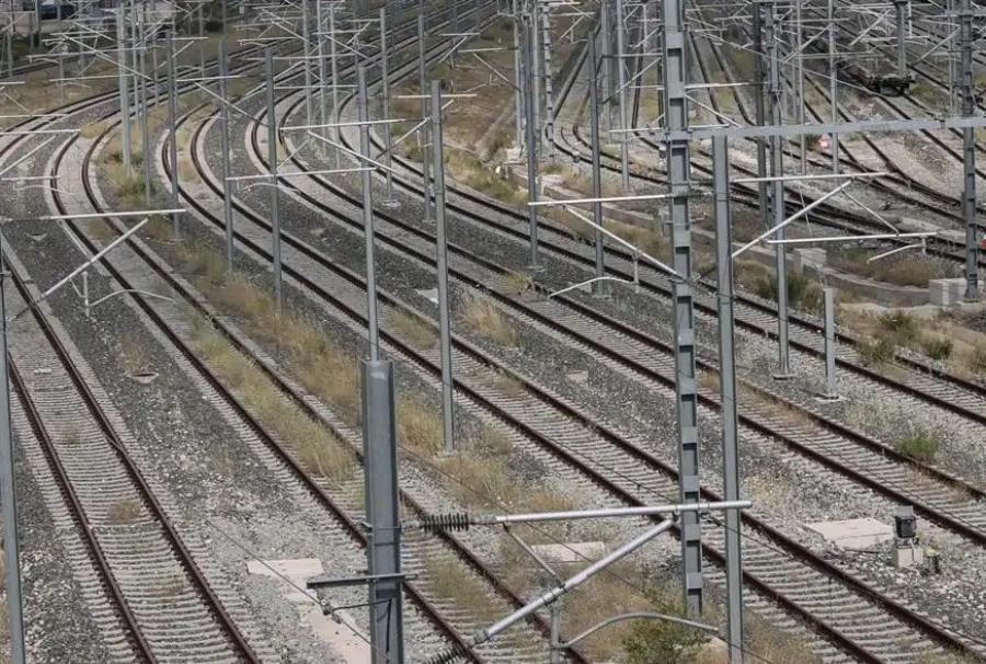 EKTAKTO: ΠΑΡΑΛΙΓΟ ΝΕΑ ΤΡΑΓΩΔΙΑ ΣΤΑ ΤΡΕΝΑ ΤΗΣ ΕΛΛΑΔΑΣ