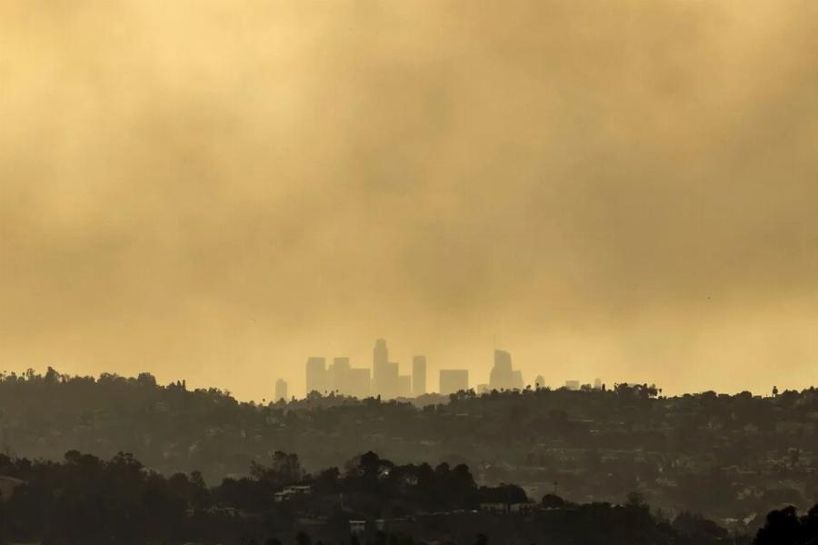 EKTAKTO – ΣΥΜΒΑΙΝΕΙ ΤΩΡΑ: Έφτασε η φωτιά στο Χόλιγουντ και σαρώνει τα πάντα στο πέρασμά της – Δεiτε Ιίνe εικόνα