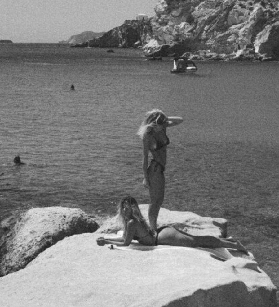 Δυο από τις ομορφότερες Ελληνίδες της χώρας με φυσική ομορφιά – Κάνουν διακοπές και εντυπωσιάζουν με τις αιθέριες αναλογίες τους