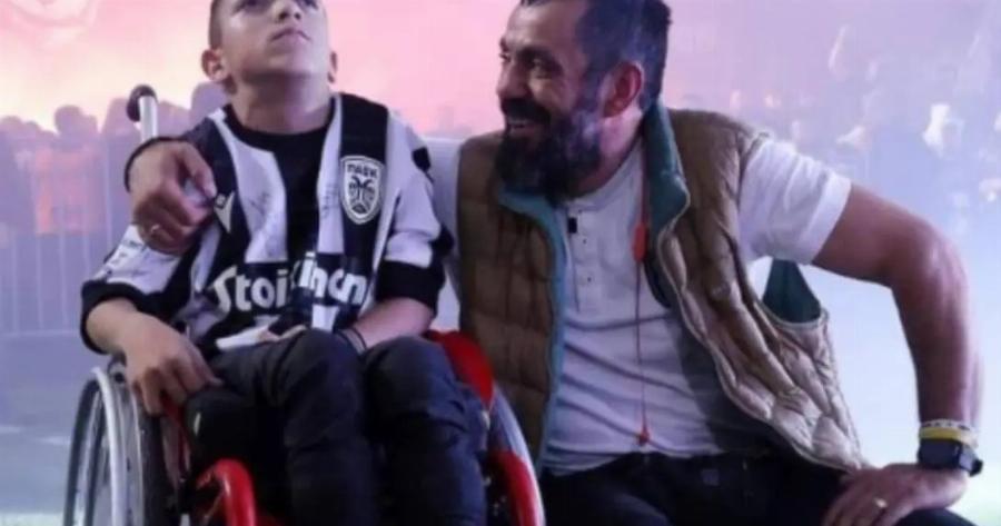 Ο μικρός Γιαννάκης ανέβηκε στη σκηνή με τον Γρηγόρη Σαμόλη κι αποθεώθηκε