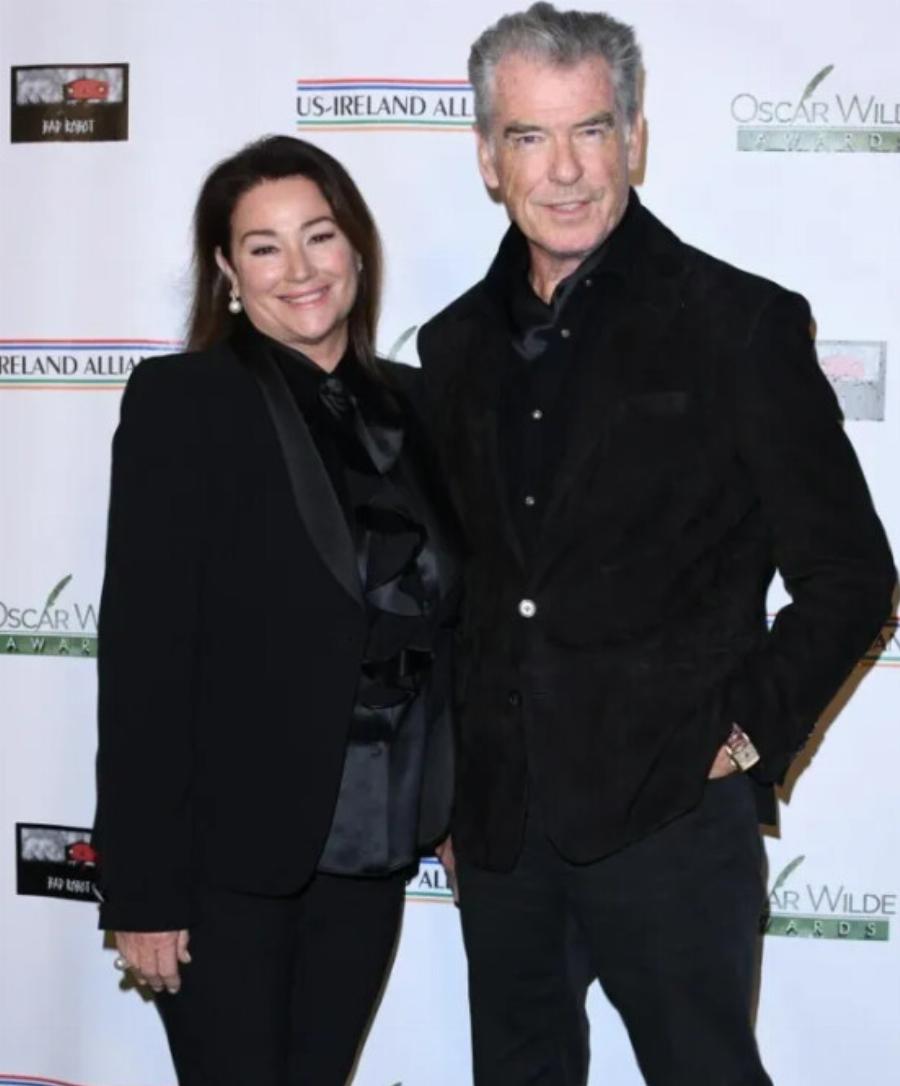 Η εξηντάχρονη σύζυγος του Πιρς Μπρόσναν εξέπληξε τους πάντες με το λεπτό κορμί της!