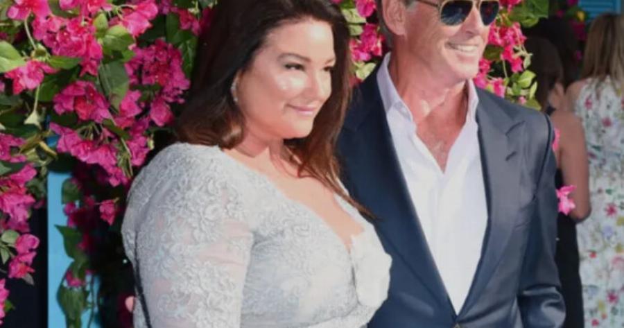 Η εξηντάχρονη σύζυγος του Πιρς Μπρόσναν εξέπληξε τους πάντες με το λεπτό κορμί της!