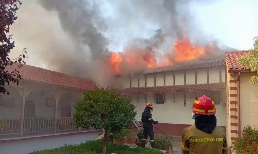 Τραγική η κατάσταση: Καίγεται η Ιερά Μονή Αγίου Νικολάου Μπάλα