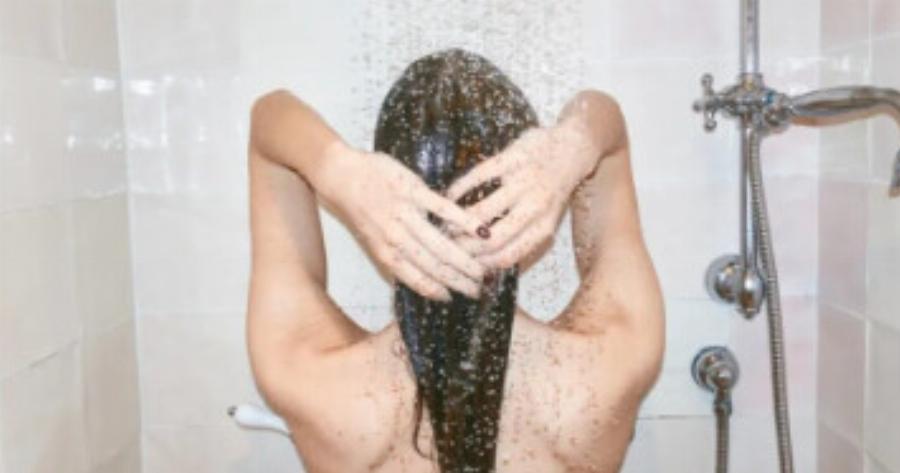 Δεν την γνωρίζει κανένας Έλληνας: Αυτή είναι η άγνωστη ελληνική λέξη για το «ντους» που δεν χρησιμοποιούμε ποτέ