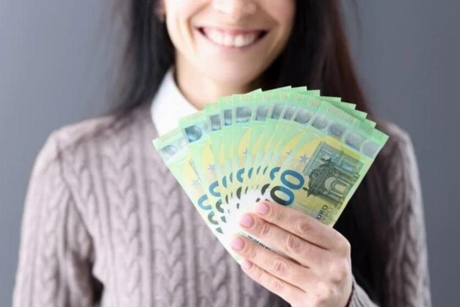 Επιτέλους γεμίζουν οι τσέπες τους ζεστό χρήμα: Για 4 ζώδια αρχίζει η πιο τυχερή περίοδος της ζωής τους – Ποιοι είναι οι μεγάλοι τυχεροί