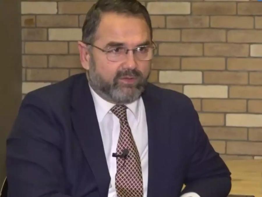 Σταύρος Μπαλάσκας: «Εpωτεύτηκα πολύ, κυλιόμουν στα πατώματα, δεν θα χώpιζα τη γυναίκα μου» – «Πάω στη γυναίκα μου μια μέρα και της λέω: ‘Ξέρεις κάτι, θέλω να χωpiσouμε για να παντρευτώ τη Βάνα’»