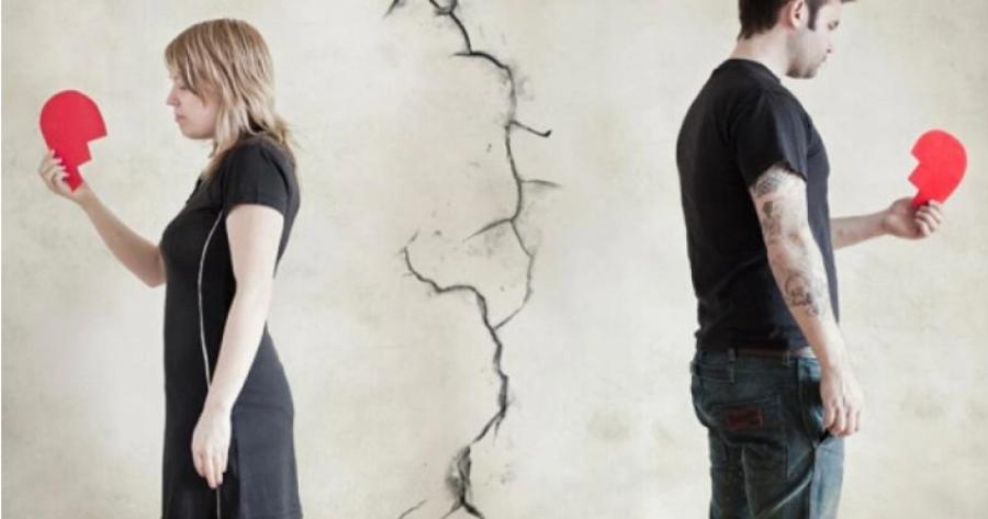 Αν τα νιώσεις χώρισε πριν να είναι αργά: Τα 8 σημάδια που σύμφωνα με ψυχολόγους δείχνουν πως τελειώνει η σχέση σας