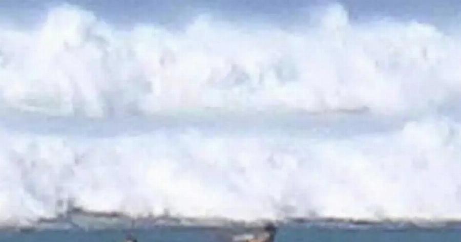 Δευτερόλεπτα πριν την τραγωδία: Η μοναδική φωτογραφία από το τσουνάμι που σκότwσε 220.000 ανθρώπους