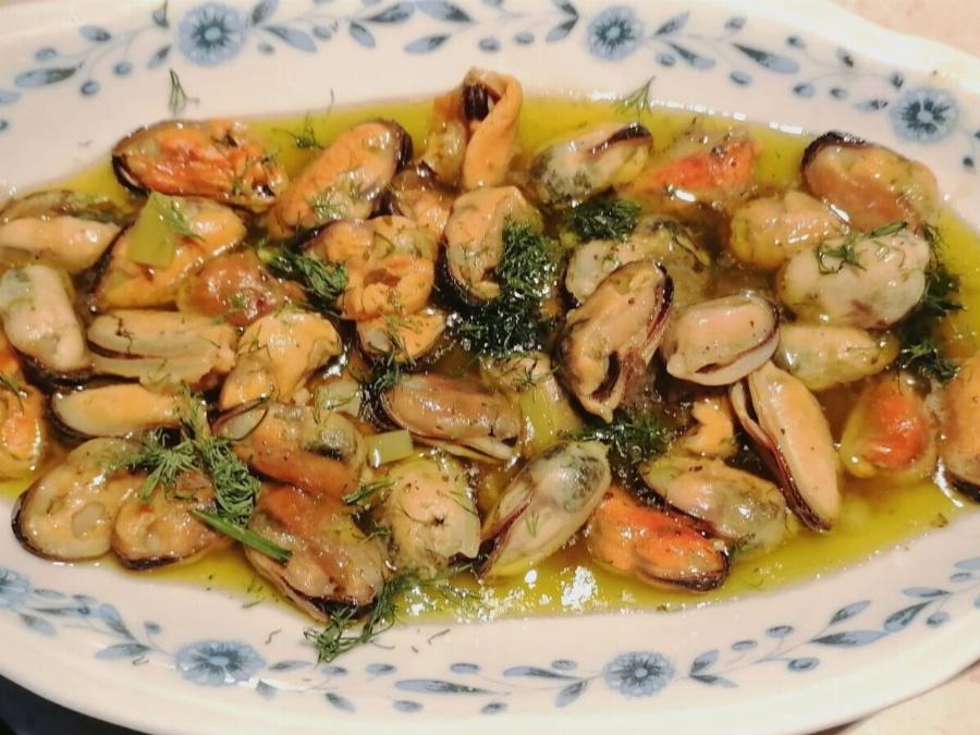 Μύδια σαγανάκι με ούζο και μουστάρδα – Ένας πικάντικος σαρακοστιανός μεζές