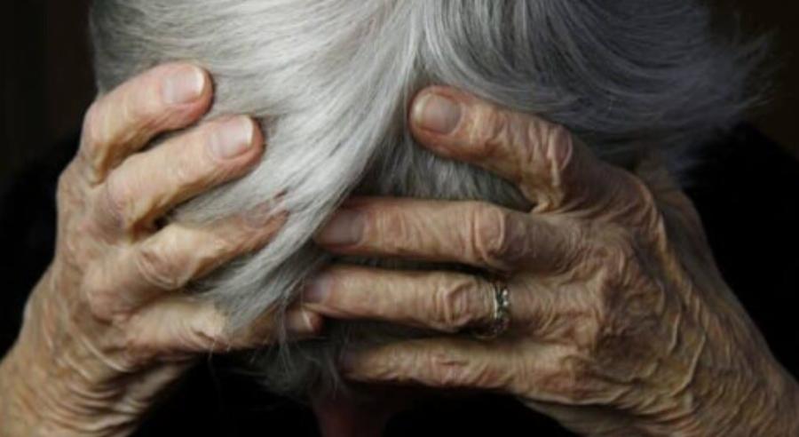 Σάλος στη Θεσσαλονίκη: 41χρονη γιαγιά παράτησε το 2,5 ετών εγγονάκι της στον δρόμο, το βρήκαν μόνο του