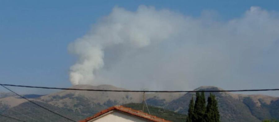 Δεν το δείχνει κανένα κανάλι: Μεγάλη φωτιά κατακαίει τα πάντα 3 μέρες – Στη μάχη 7 εναέρια μέσα