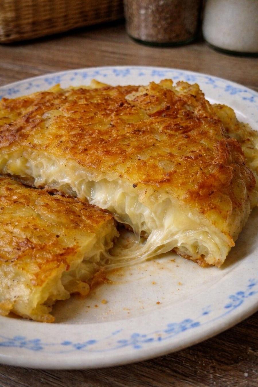 Πατάτες στον τρίφτη με λιωμένο τυρί – η πιο εύκολη συνταγή