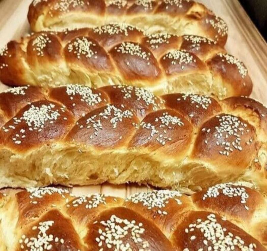 Έχω δοκιμάσει άπειρες συνταγές για τσουρέκια. Αυτά δεν τα αλλάζω με καμία! Αφράτα σαν σύννεφο