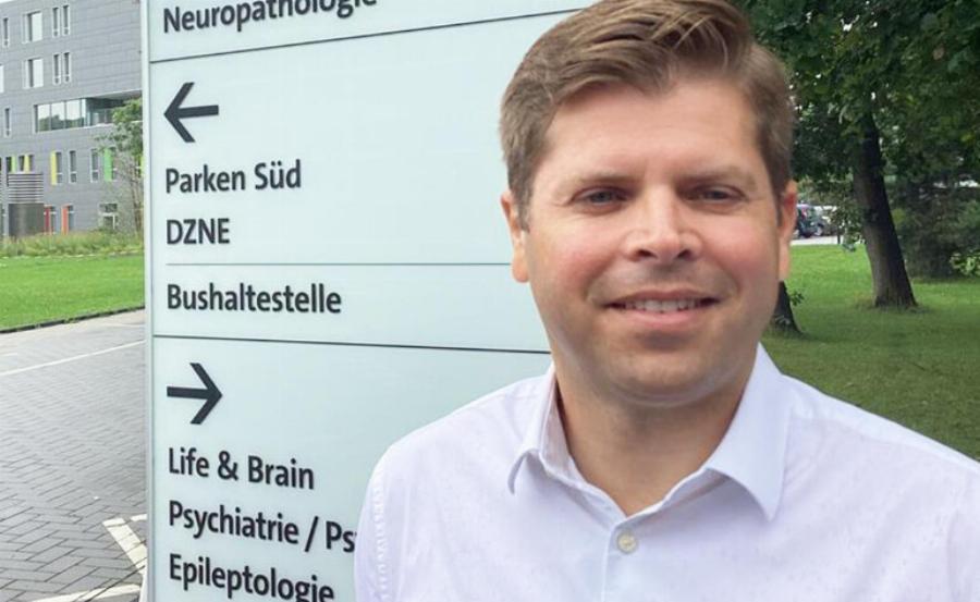 Μόνο περηφάνια, γιατρέ: Ο Έλληνας νευροχειρουργός που τα βάζει με τον καρκίνο του εγκεφάλου & δίνει ελπίδα