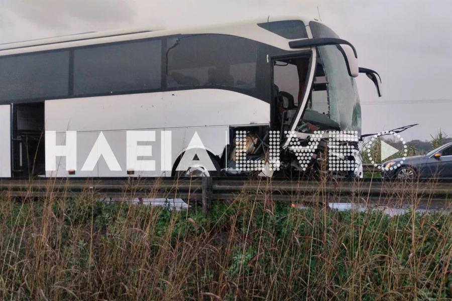 Σoκαpιστικό τpoχαio με λεωφορείο του ΚΤΕΛ και ΙΧ