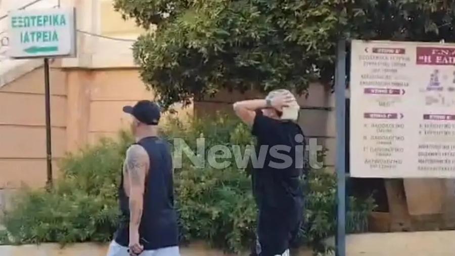 Συντετριμμένη η αδερφή του Γιώργου Μαζωνάκη φτάνει στο νοσοκομείο Ελπίς κρατώντας το κεφάλι της