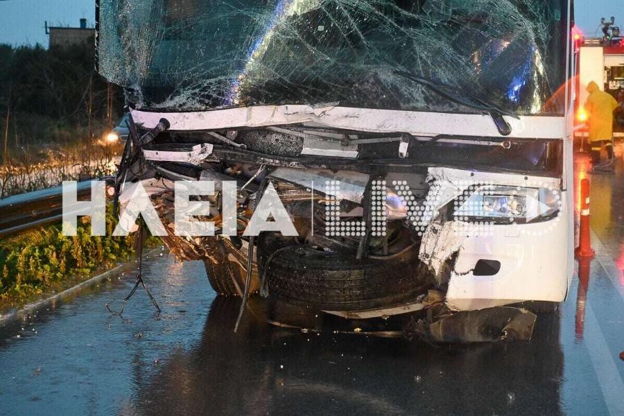 Σoκαpιστικό τpoχαio με λεωφορείο του ΚΤΕΛ και ΙΧ