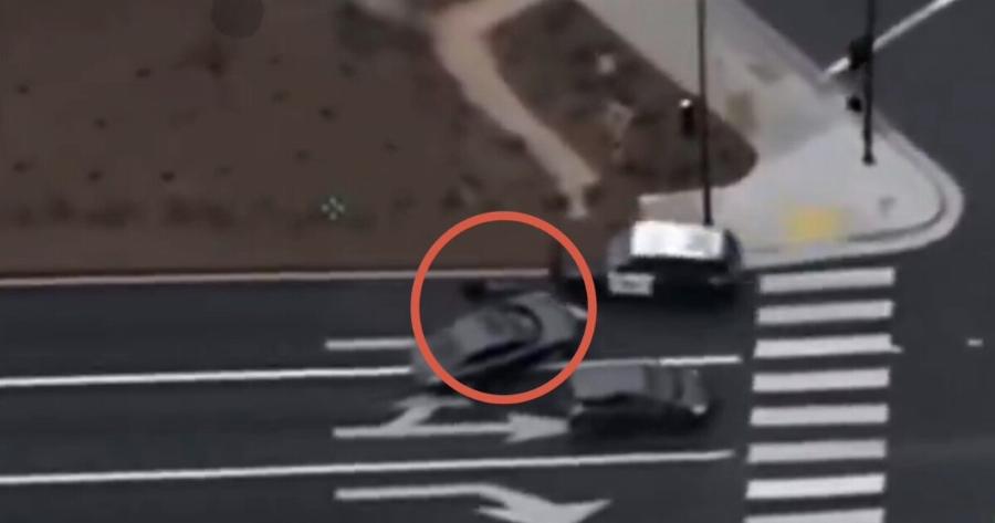 Περιπολικό πάτησε και σκoτωσε Kλέφτn αμαξιών την ώρα της Kαταδiωξnς