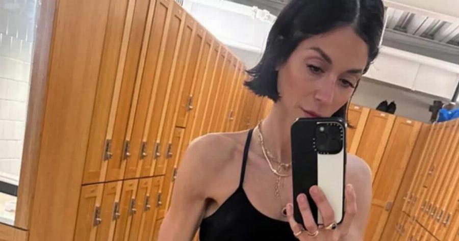 Χαμός με την Σοφία Καρβέλα – Έβγαλε selfie φωτογραφία μπροστά στον καθρέφτη του γυμναστήριου