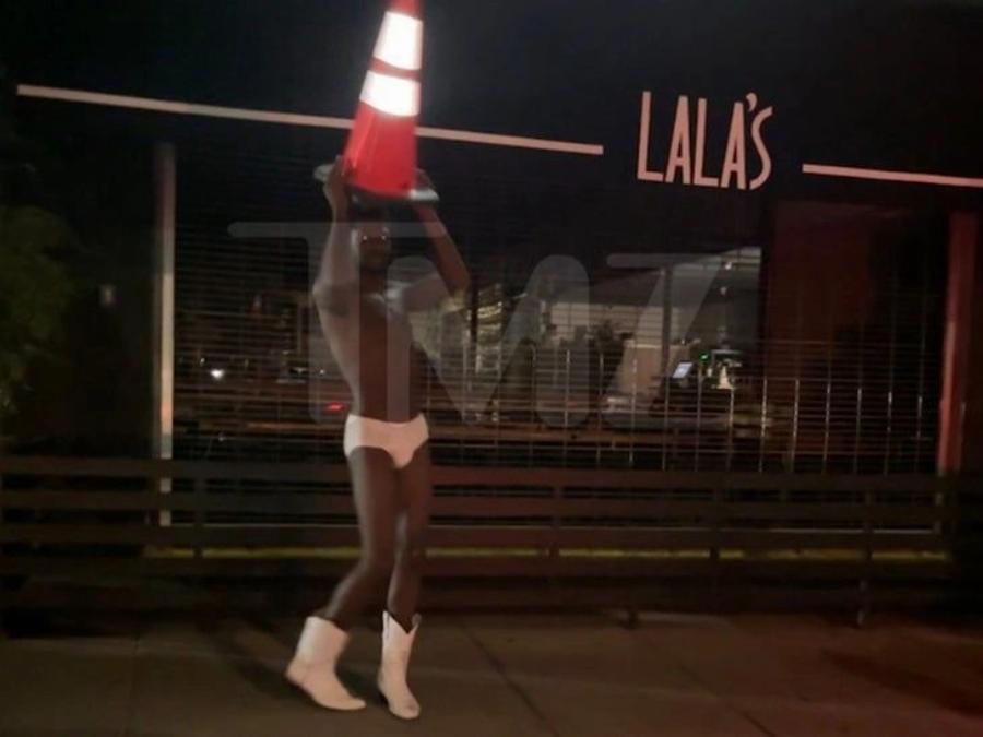 Στο ψυχιατρείο γνωστός ράπερ: Κυκλοφορούσε γuμvός στους δρόμους