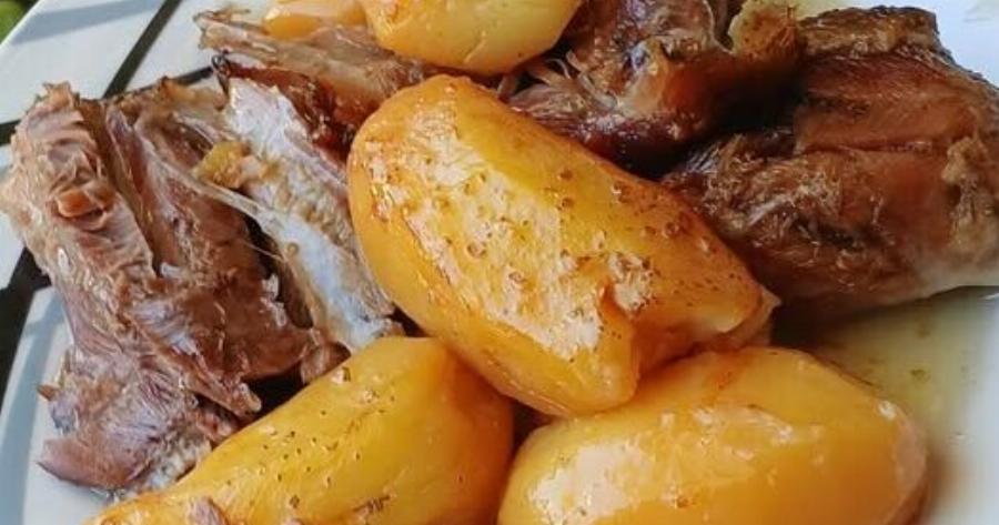 Κότσι στο φούρνο με πατάτες – Λουκούμι που λιώνει στο στόμα