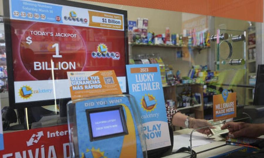 Δεν θα δουλέψει ξανά στη ζωή του: Ρεκόρ στο τζάκποτ – Ένας υπερτυχερός  κέρδισε 1,3 δισ. με σχεδόν 2 ευρώ