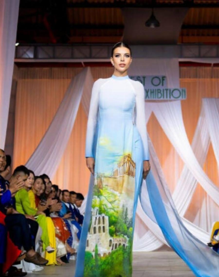 Κωνσταντίνα Σωτηρίου: Η Ελληνίδα δασκάλα που επέλεξαν στις 20 ομορφότερες γυναίκες του κόσμου