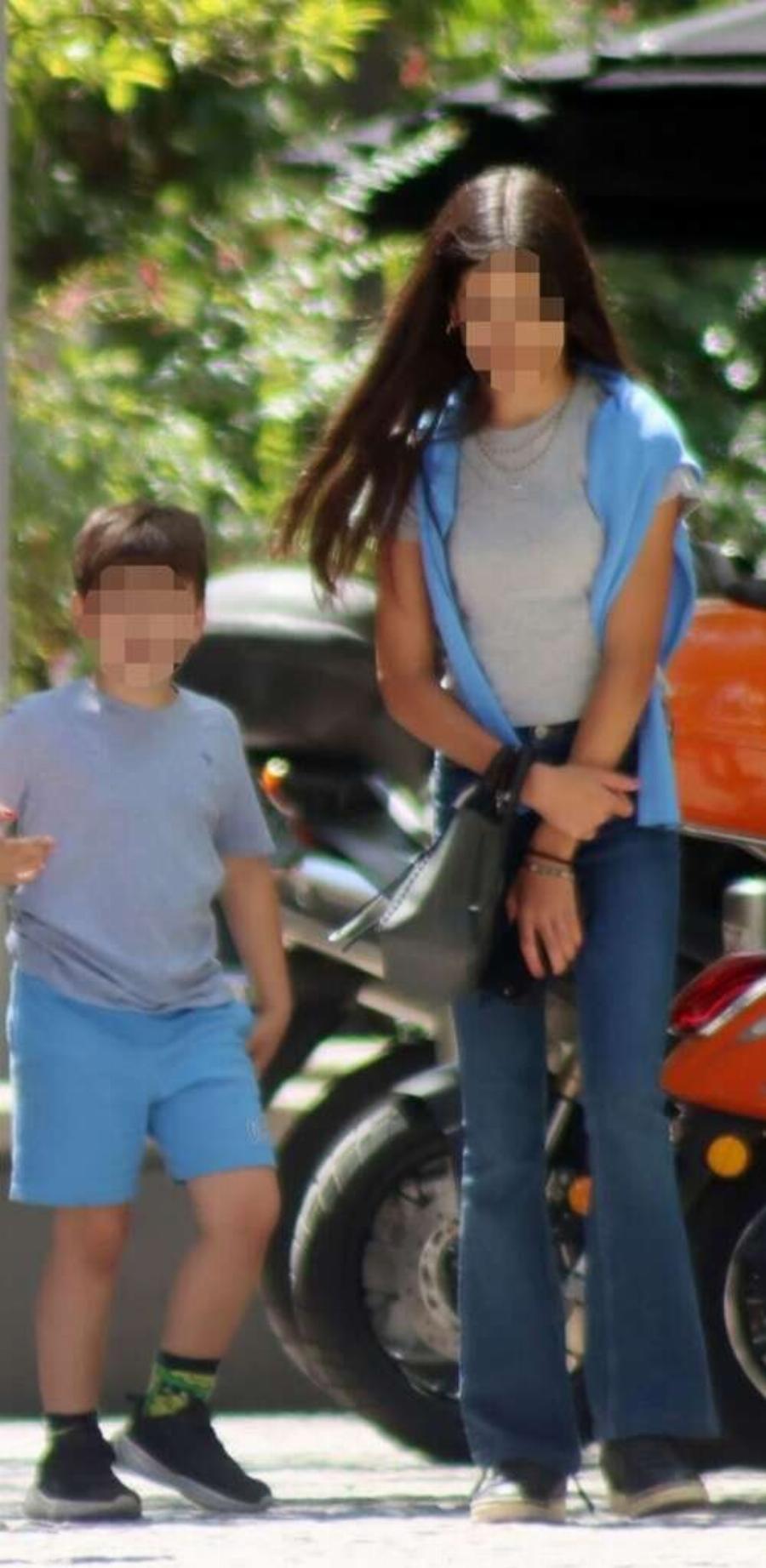 Μελαχρινή, ίδια ο μπαμπάς της: Η κόρη του Κώστα Μπακογιάννη μεγάλωσε και είναι μια κούκλα