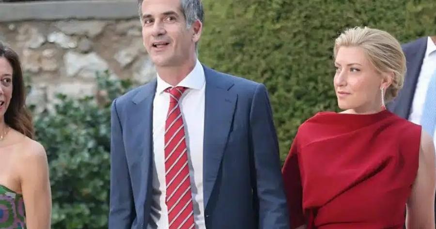 Μελαχρινή, ίδια ο μπαμπάς της: Η κόρη του Κώστα Μπακογιάννη μεγάλωσε και είναι μια κούκλα