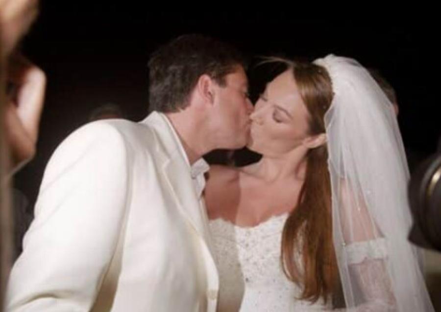 Με φουσκωμένη κοιλιά, σούπερ μiνι νυφικό & μαλλί μέχρι τη μέση: Η πιο «προχώ» νύφη η Τατιάνα Στεφανίδου 21 χρόνια πριν