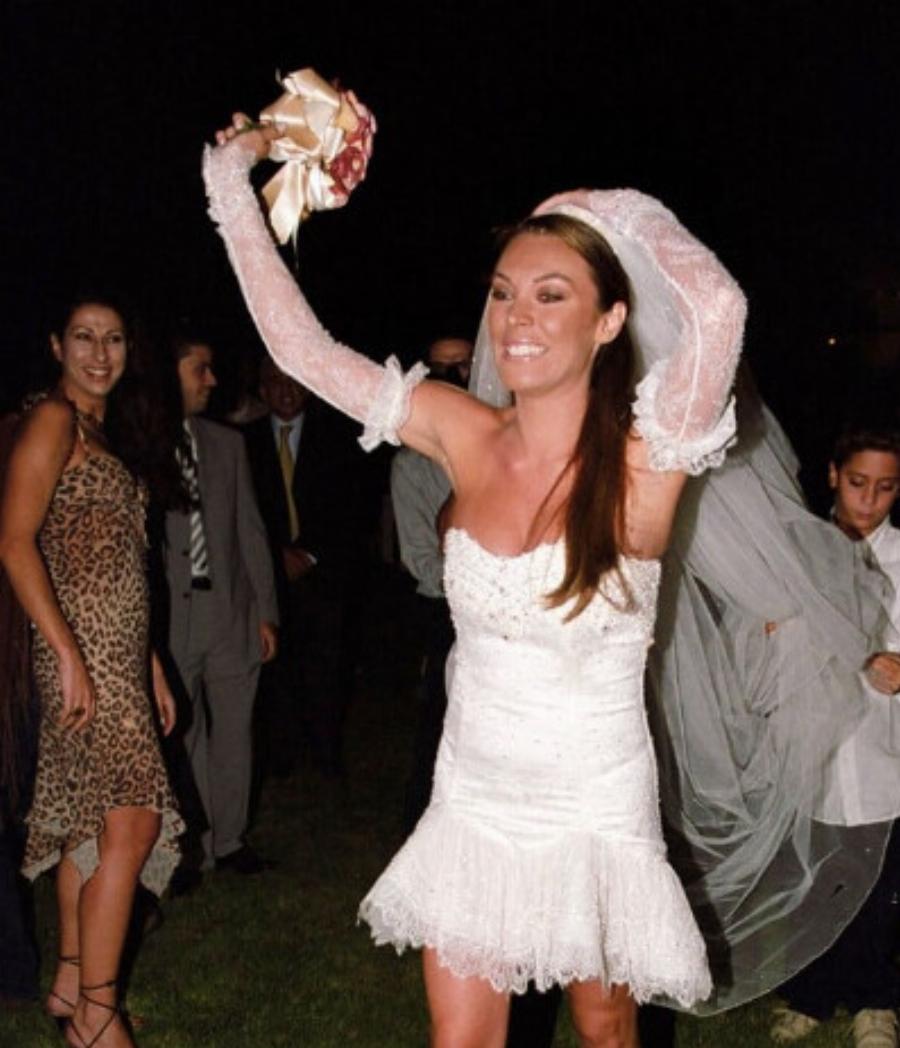 Με φουσκωμένη κοιλιά, σούπερ μiνι νυφικό & μαλλί μέχρι τη μέση: Η πιο «προχώ» νύφη η Τατιάνα Στεφανίδου 21 χρόνια πριν