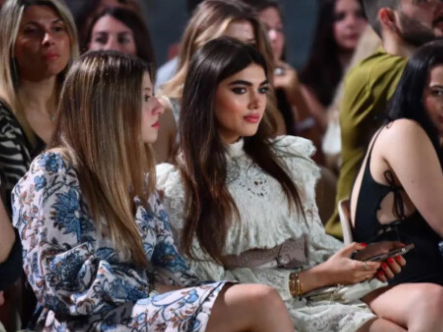 Όλοι ψάχνουν να βρουν ποια είναι – Από κοριτσάκι έγινε η πιο περιζήτητη νύφη της Ελλάδας