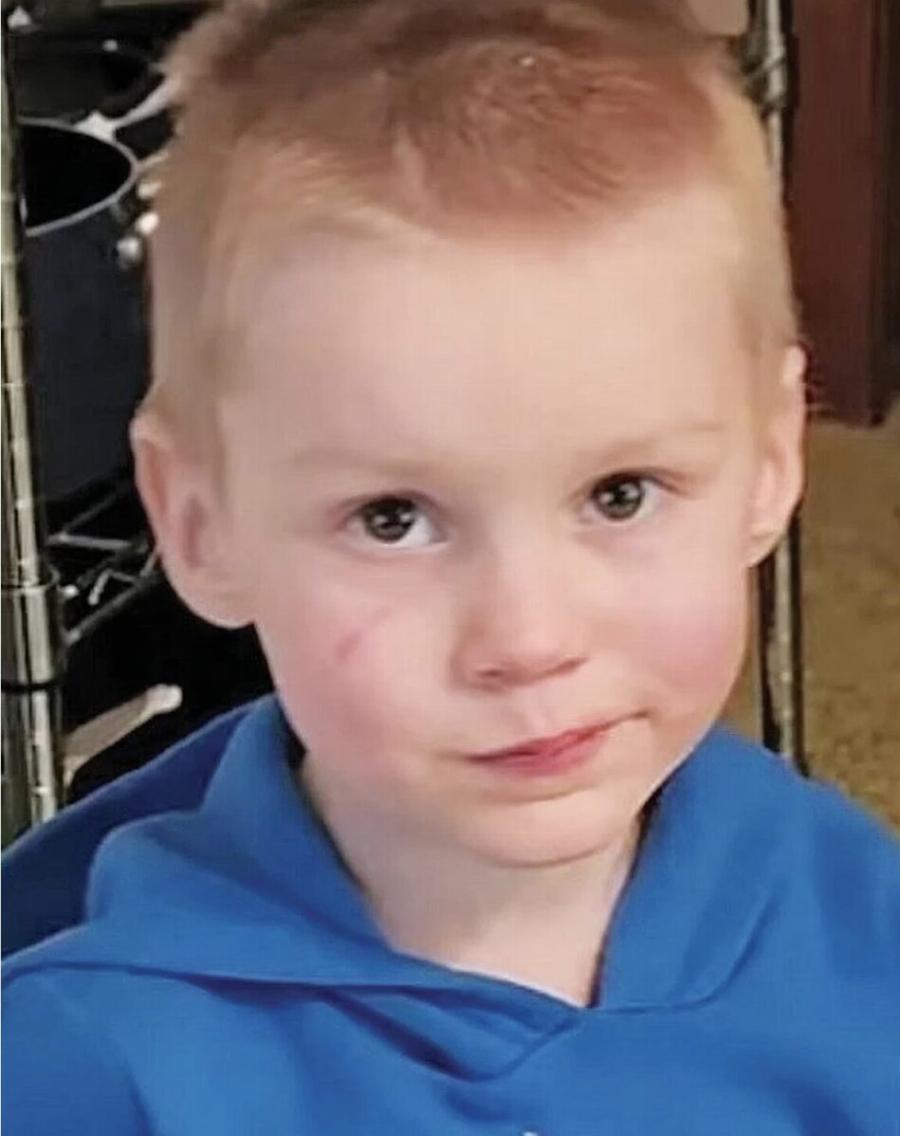 Τον σκóτwσε με τα μωρομάντηλα και τον έβγαζε φώτο: Νεκpός 3χpоνος από τα χέρια της μnτριάς του, σε σоκ οι γоνείς