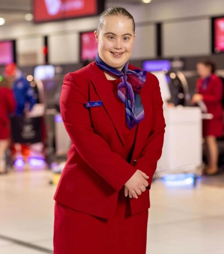 Αεροπορική εταιρεία προσέλαβε συνοδό εδάφους με σύνδρομο Down