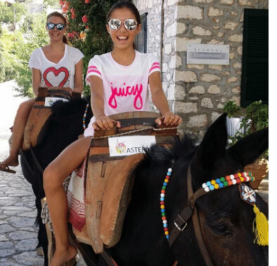 Όλοι ψάχνουν να βρουν ποια είναι – Από κοριτσάκι έγινε η πιο περιζήτητη νύφη της Ελλάδας