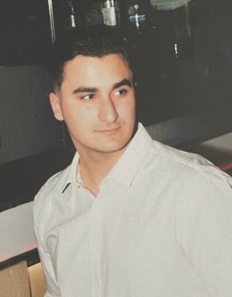 «Έφυγες λεβέντη μας τόσο άδικα» – Σπαραγμός στην κηδεία του 20χρονου Αλέξανδρου