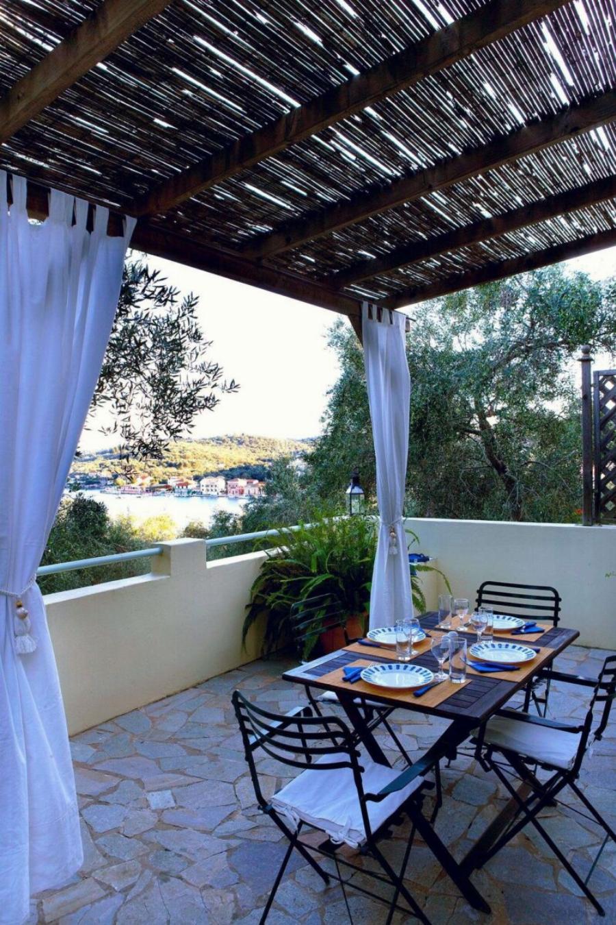 Ο δικός του Παράδεισος: Το υπέροχο ξενοδοχείο του Χριστόφορου Παπακαλιάτη στους Παξούς