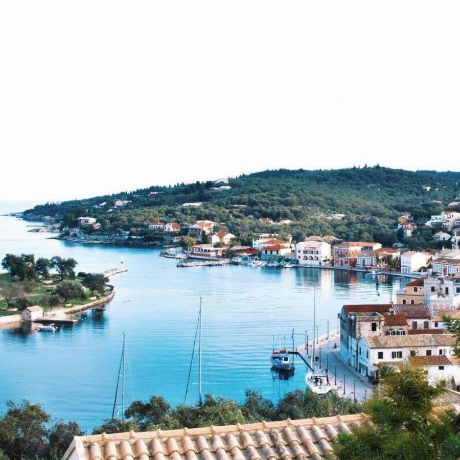 Ο δικός του Παράδεισος: Το υπέροχο ξενοδοχείο του Χριστόφορου Παπακαλιάτη στους Παξούς